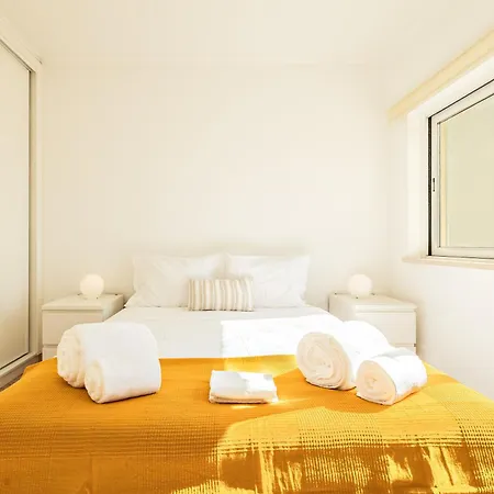 2-bed With Pool, Close To Golf & Marina *