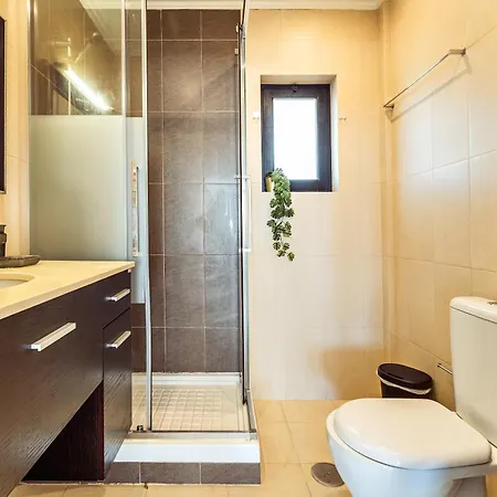2-bed With Pool, Close To Golf & Marina Apartamento