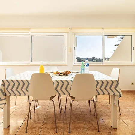 2-bed With Pool, Close To Golf & Marina