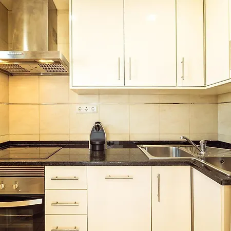 2-bed With Pool, Close To Golf & Marina *
