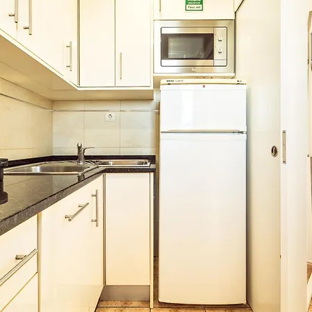2-bed With Pool, Close To Golf & Marina 公寓