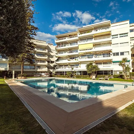 2-bed With Pool, Close To Golf & Marina 公寓 *