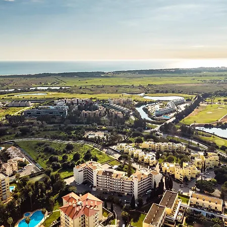 2-bed With Pool, Close To Golf & Marina *