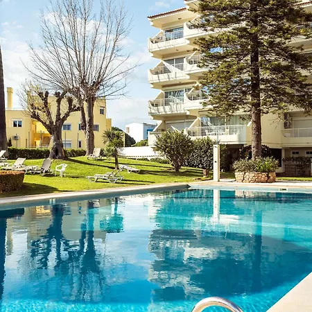 2-bed With Pool, Close To Golf & Marina